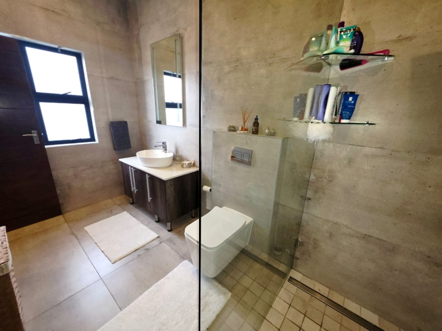 6 Bedroom Property for Sale in Sandown Western Cape